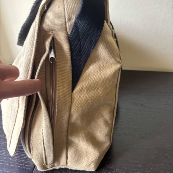 Lynyrd Skynyrd Leonard Skinard cream, Mesenger side body bag - Picture 4 of 13